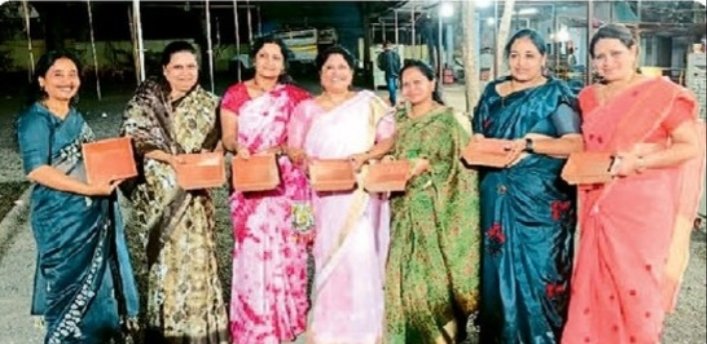 जैन सोशल ग्रुप की पहल, जीवदया के लिए चला रहे विशेष अभियान, गर्मी में पंक्षियों की फिक्र, प्यास बुझाने के लिए बांट रहे हैं सकोरे | New India Times