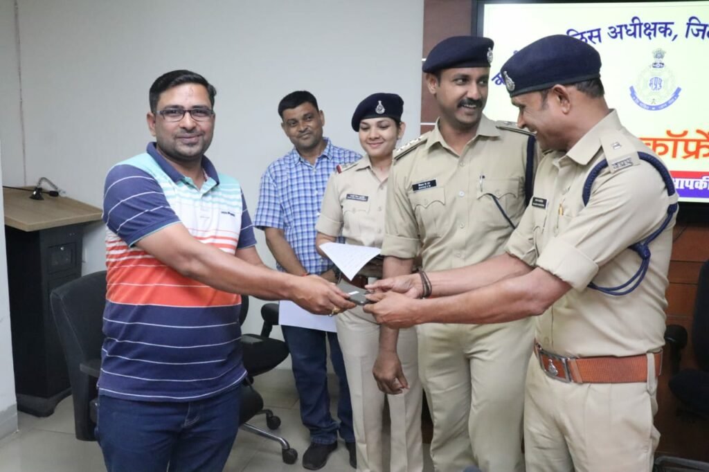 सायबर सेल ने दो माह में खोजे 23 लाख 18 हजार रूपये कीमत के 101 मोबाइल | New India Times