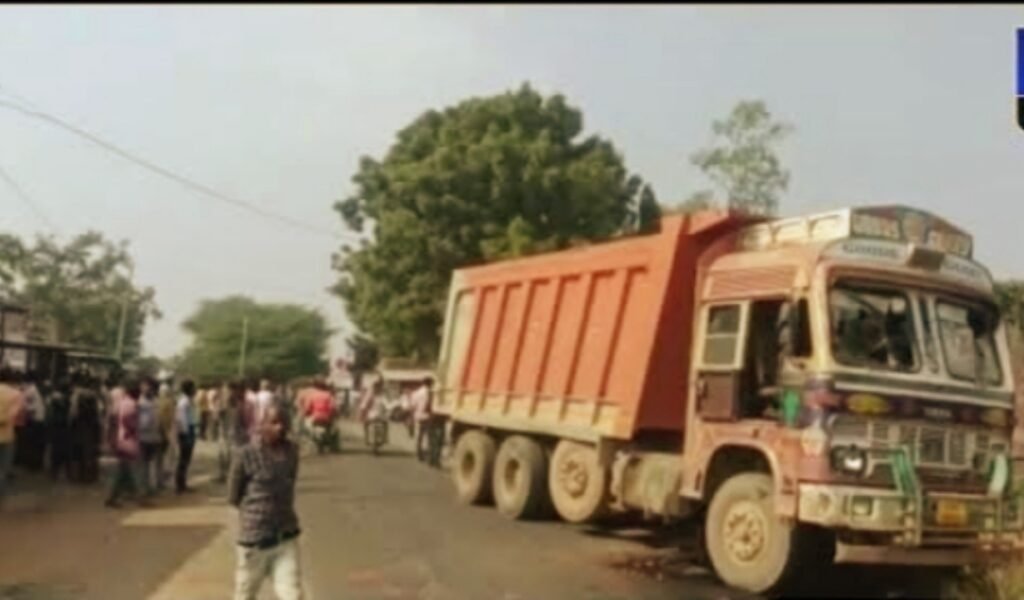 तीन महीने में हुईं 233 सड़क दुर्घटनाएं, 301 लोग घायल एवं 52 की हुई मौत, आदिवासी अंचल झाबुआ में शादी-ब्याह के सीजन में हुए सर्वाधिक सड़क हादसे | New India Times