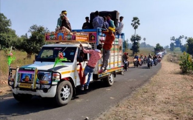 तीन महीने में हुईं 233 सड़क दुर्घटनाएं, 301 लोग घायल एवं 52 की हुई मौत, आदिवासी अंचल झाबुआ में शादी-ब्याह के सीजन में हुए सर्वाधिक सड़क हादसे | New India Times