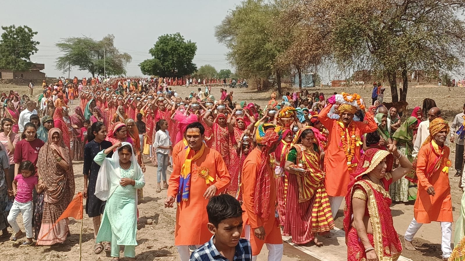 भागवत कथा का हुआ श्री गणेश, भव्य कलश यात्रा में सैकड़ों महिलाओं ने की सहभागिता | New India Times