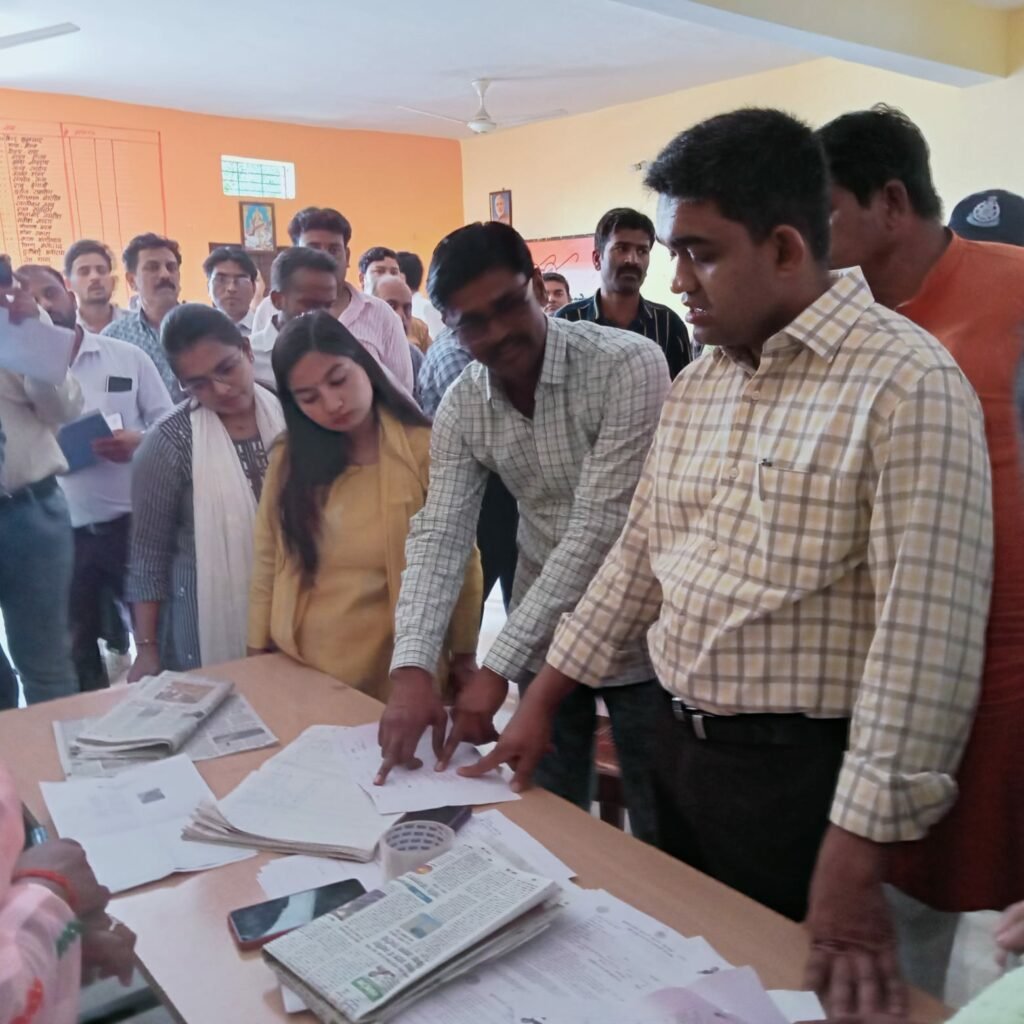 कलेक्टर ने पशुचिकित्सालय, कोल्डस्टोर, पॉलीहाउस में पहुंच कर लिया जायजा | New India Times