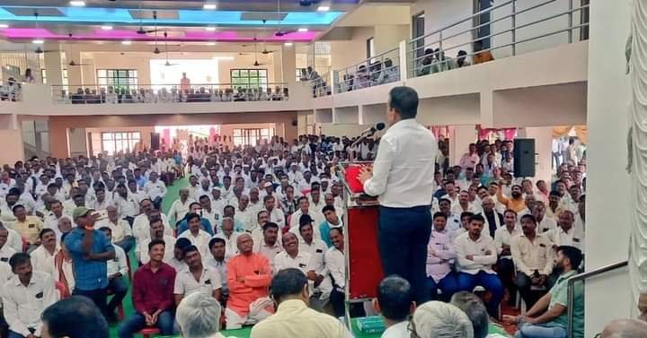 मार्केट कमेटी चुनाव के लिए मंत्री गिरीश महाजन ने संभाला मोर्चा, मवीआ के प्रभाव से कांटे की टक्कर | New India Times