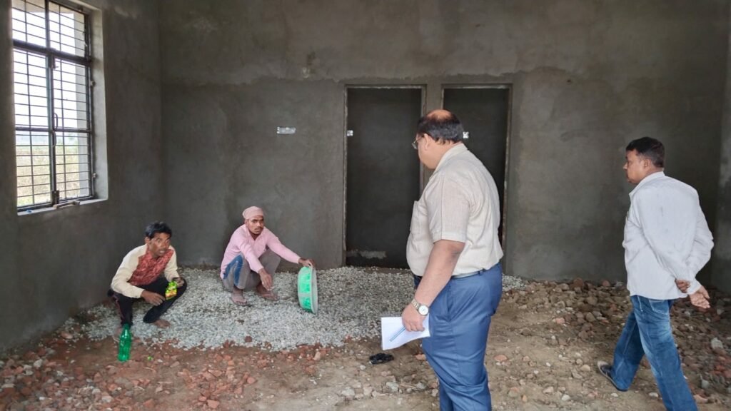 पीएचसी निरीक्षण में सीएमओ को अनुपस्थित मिले आयुष चिकित्सक, स्टाफ नर्स और सफाई कर्मी, हेल्थ एंड वैलनेस सेंटर के निर्माण कार्य में सीएमओ को मिली भारी अनियमितता | New India Times