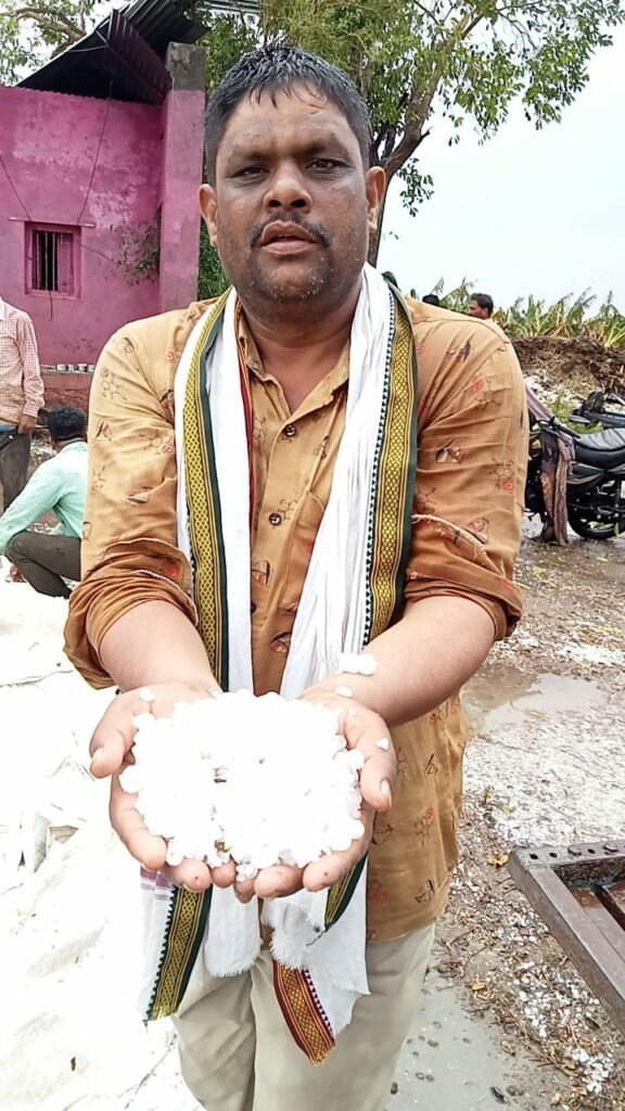 वाकोद फत्तेपुर खंड में पड़े ओले, ज्वार मक्का की फसलें खराब, कर्नाटक चुनाव के लिए वोट मांगने में व्यस्त हैं सरकार के मंत्री | New India Times