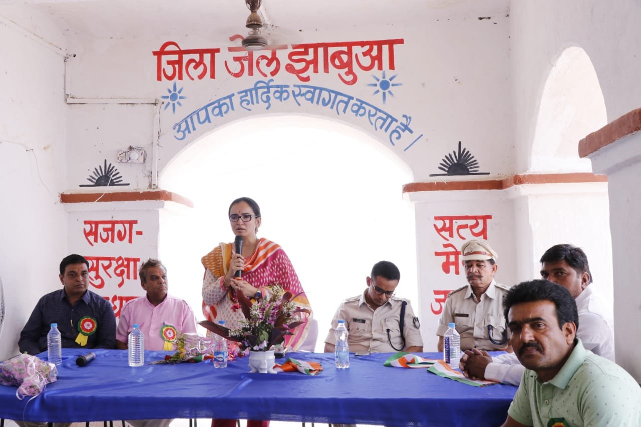 जेल में मिले समय का सदुपयोग कर कुछ नया सीखें जो जीवन के लिए बेहतर हो: कलेक्टर तन्वी हुड्डा, जीवदया अभियान के राष्ट्रीय संयोजक ने जिला जेल में मनाया अपना जन्मदिन | New India Times