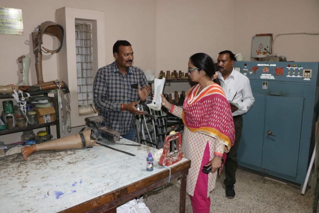 कलेक्टर द्वारा महिलाओं को सशक्त बनाने हेतु लैंगिग समानता एवं सामाजिक कुरीतियों पर की गई चर्चा | New India Times