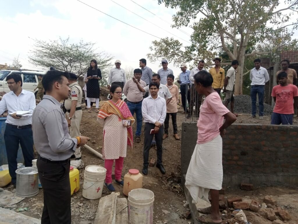 कलेक्टर द्वारा महिलाओं को सशक्त बनाने हेतु लैंगिग समानता एवं सामाजिक कुरीतियों पर की गई चर्चा | New India Times