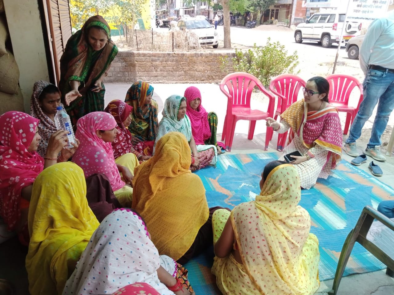 कलेक्टर द्वारा महिलाओं को सशक्त बनाने हेतु लैंगिग समानता एवं सामाजिक कुरीतियों पर की गई चर्चा | New India Times