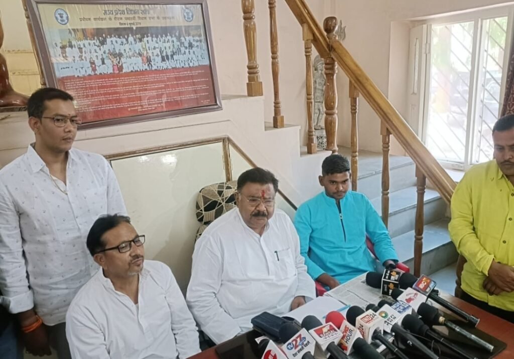 बुरहानपुर विधायक शेरा भैया के निवास पर आयोजित पत्रकार वार्ता में बुरहानपुर कांग्रेस जिला अध्यक्ष की उपस्थिति में नवनियुक्त पदाधिकारियों का हुआ स्वागत 2 बुरहानपुर विधायक शेरा भैया के निवास पर आयोजित पत्रकार वार्ता में बुरहानपुर कांग्रेस जिला अध्यक्ष की उपस्थिति में नवनियुक्त पदाधिकारियों का हुआ स्वागत | New India Times