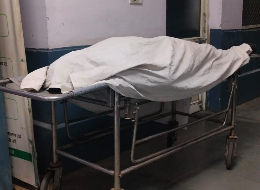 आकाशीय बिजली गिरने से पिता की मौत, पुत्र गंभीर रूप से घायल | New India Times