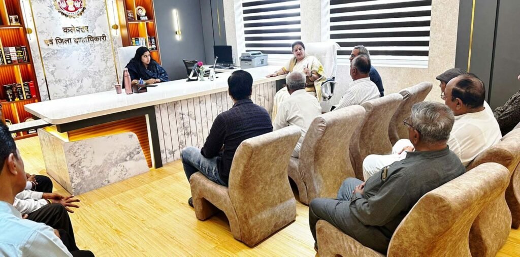 सिंधी कपड़ा मार्केट की दुकान के संबंध में सिंधी समाज के प्रतिनिधि मंडल ने पूर्व कैबिनेट मंत्री श्रीमती अर्चना चिटनीस दीदी से की भेंट 2 सिंधी कपड़ा मार्केट की दुकान के संबंध में सिंधी समाज के प्रतिनिधि मंडल ने पूर्व कैबिनेट मंत्री श्रीमती अर्चना चिटनीस दीदी से की भेंट | New India Times