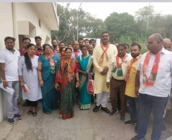 कौशल मिश्रा और विनीत मिश्रा ने भाजपा प्रत्याशी अर्चना वर्मा के साथ किया जनसंपर्क | New India Times