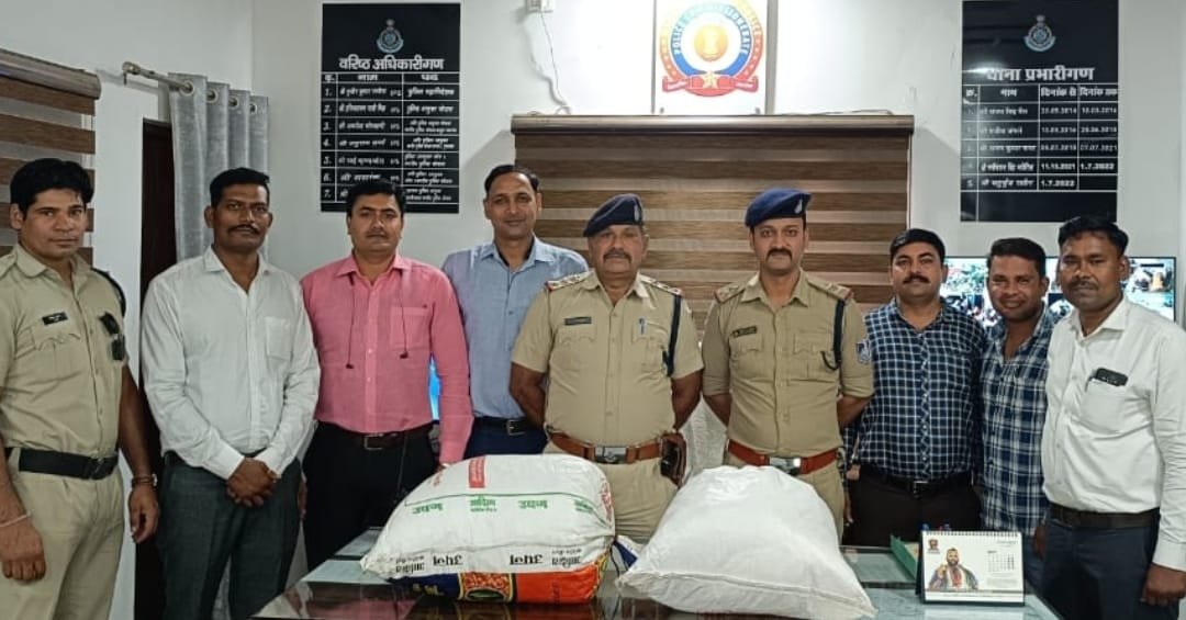 थाना ऐशबाग पुलिस ने अवैध मादक पदार्थ (गांजा) की तस्करी में लिप्त दो आरोपियों को गिरफ्तार कर 21.200 किग्रा गांजा किया जब्त | New India Times