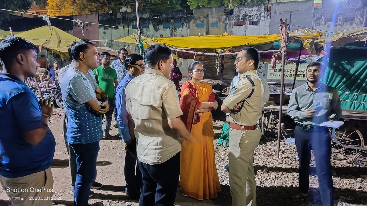 झाबुआ कलेक्टर एवं पुलिस कप्तान ने यातायात व्यवस्था को सुगम एवं जिले को स्वच्छ बनाने के लिए किया शहर भ्रमण | New India Times