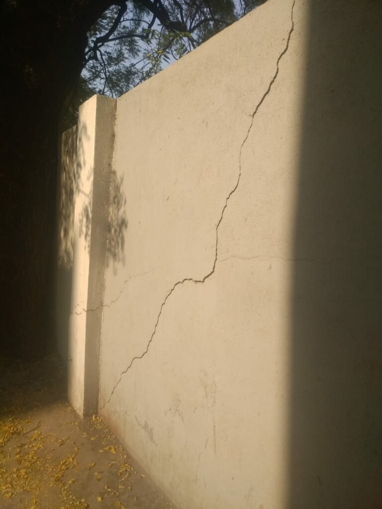 BOT प्रोजेक्ट में शामिल इमारतों के घटिया निर्माण की खुली पोल, कहां गई जांच कमेटी की रिपोर्ट??? | New India Times