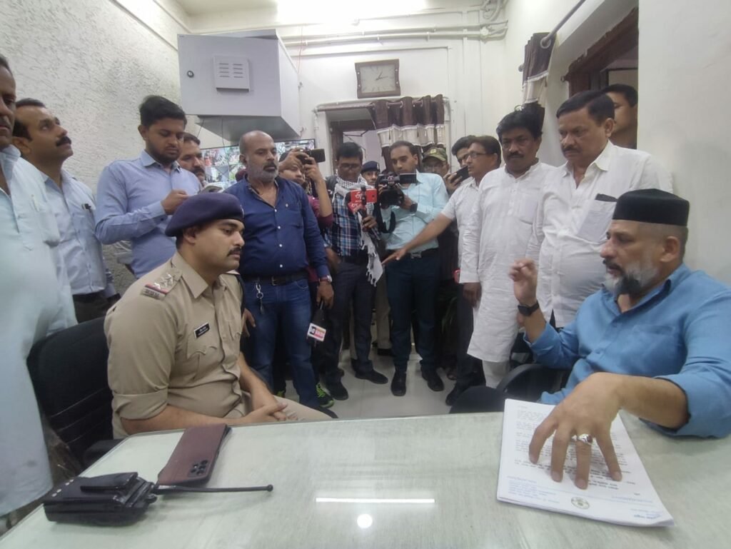 हाजियों से अधिक राशि वसूली को लेकर भोपाल के कांग्रेसी विधायक आरिफ मसूद ने थाना कोहेफ़िजा में ज्ञापन देकर हज कमेटी के जिम्मेदारों पर की कार्यवाही की मांग | New India Times