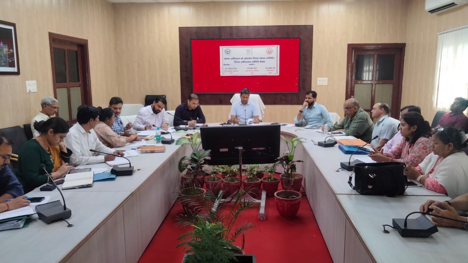 जिलाधिकारी ने जिला पोषण समिति की समीक्षा बैठक में दिये आवश्यक दिशा-निर्देश | New India Times