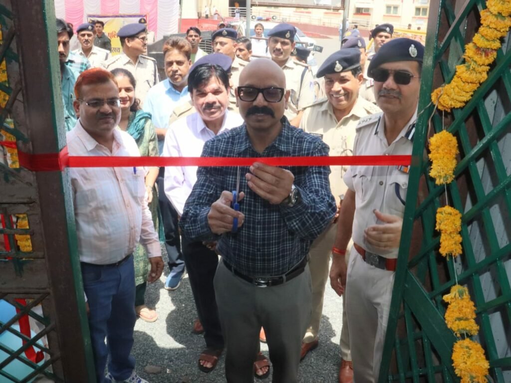 एडीजीपी ग्वालियर जोन ने रेलवे स्टेशन के सर्कुलेटिंग एरिया में ऑटो प्री-पेड बूथ का किया शुभारंभ | New India Times