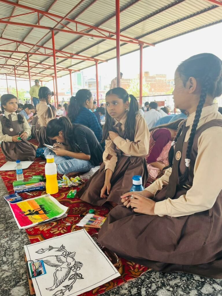 गोला टूरिज्म ने आयोजित की कलरव प्रतियोगिता | New India Times