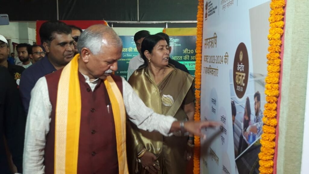 युवा उत्सव- भारत @2047 कार्यक्रम के दौरान फोटो प्रदर्शनी का हुआ आयोजन, महाराजगंज सांसद जनार्दन सिंह सिग्रीवाल ने किया प्रदर्शनी का किया उद्घाटन | New India Times