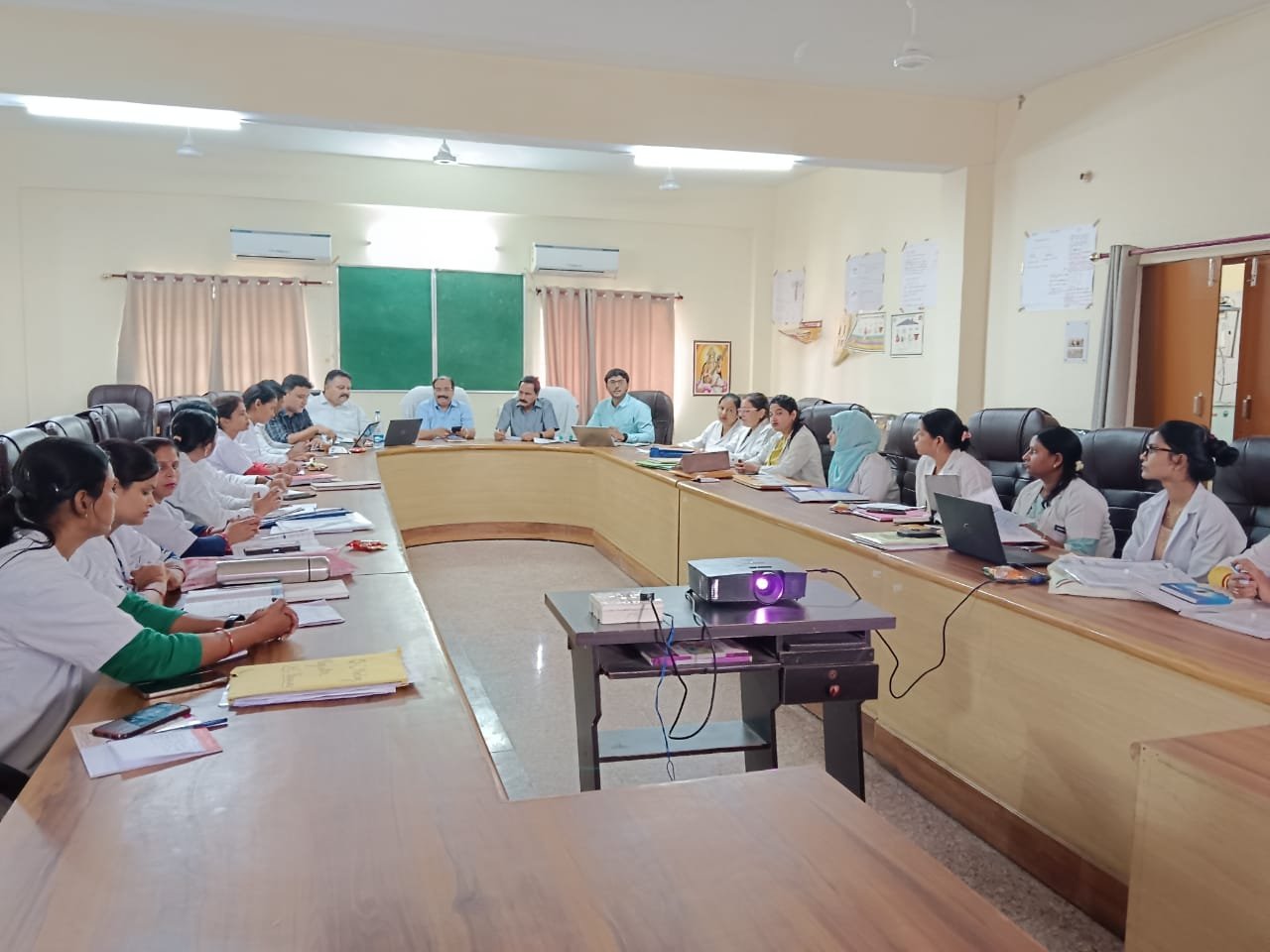 राज्य स्तरीय टेक्निकल स्पोर्ट यूनिट टीम ने की समीक्षा बैठक, टीम ने स्वास्थ्य सेवाओं की करी प्रशंसा | New India Times