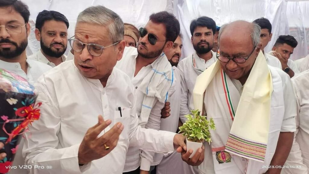 वरिष्ठ कांग्रेस नेता सांसद दिग्विजय सिंह ने कांग्रेस कार्यकर्ताओं में भरा जोश, साथ ही साथ छोड़ गये अपने ज़िद्दीपन की छाप | New India Times