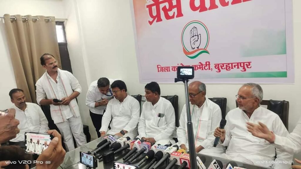 वरिष्ठ कांग्रेस नेता सांसद दिग्विजय सिंह ने कांग्रेस कार्यकर्ताओं में भरा जोश, साथ ही साथ छोड़ गये अपने ज़िद्दीपन की छाप | New India Times