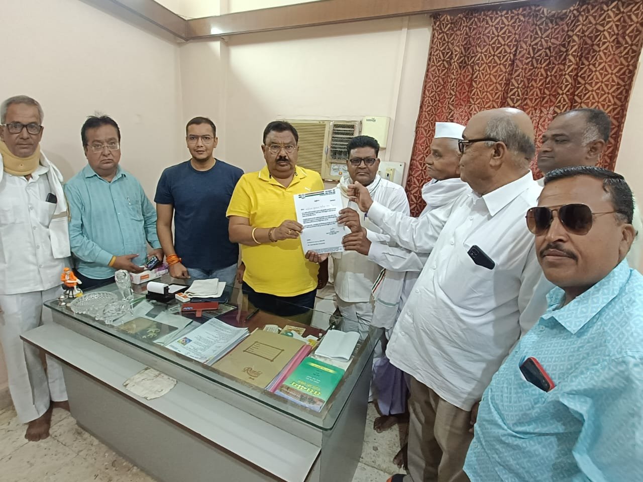 विधायक शेरा भैया ने पदाधिकारियों को सौंपा संगठन का नियुक्ति पत्र | New India Times