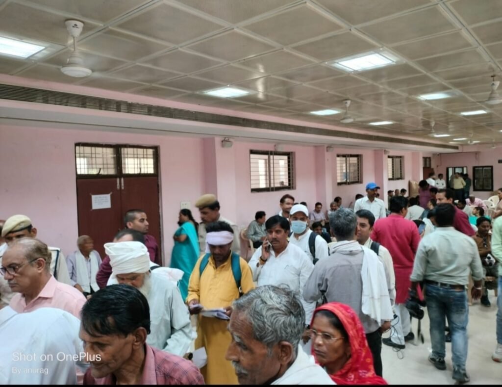 सेवानगर में खोली गई शराब की दुकान को हटाए जाने की मांग को लेकर कांग्रेस के पूर्व प्रदेश महासचिव सुनील शर्मा ने डीएम की जन सुनवाई में की शराब की दुकान हटाने की मांग | New India Times