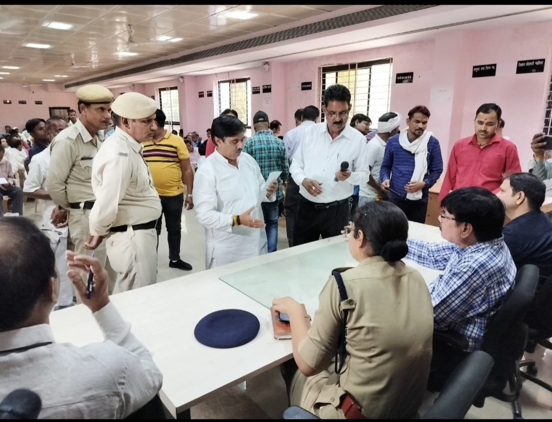 सेवानगर में खोली गई शराब की दुकान को हटाए जाने की मांग को लेकर कांग्रेस के पूर्व प्रदेश महासचिव सुनील शर्मा ने डीएम की जन सुनवाई में की शराब की दुकान हटाने की मांग | New India Times