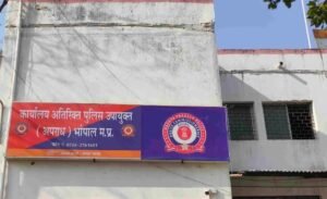 सेलिब्रिटी के साथ फोटो सूट करने व फिल्मों में काम दिलाने के नाम पर पैसा लेकर धोखाधड़ी करने वाले आरोपियों को सायबर क्राइम की टीम ने दिल्ली से किया गिरफ्तार 2 सेलिब्रिटी के साथ फोटो सूट करने व फिल्मों में काम दिलाने के नाम पर पैसा लेकर धोखाधड़ी करने वाले आरोपियों को सायबर क्राइम की टीम ने दिल्ली से किया गिरफ्तार | New India Times