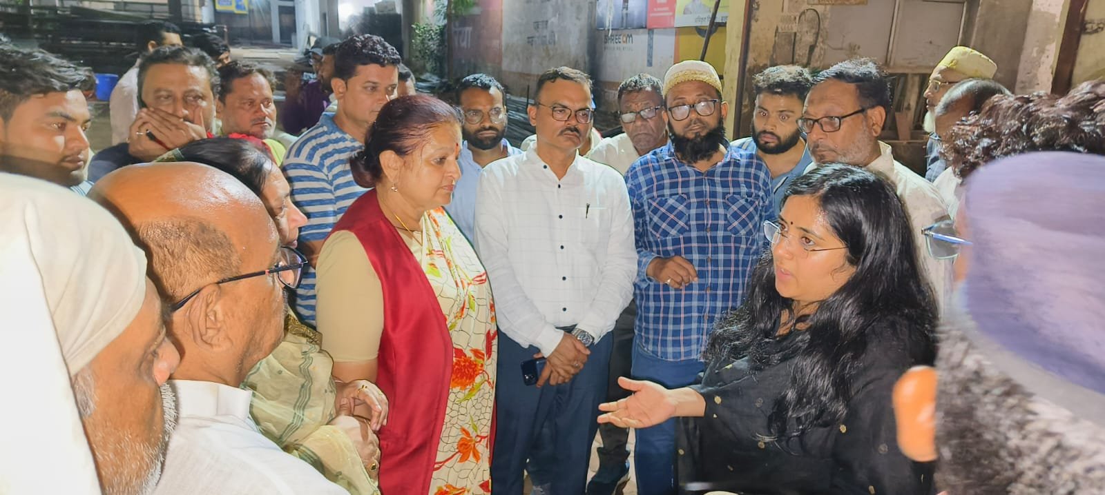 प्रदेश भाजपा प्रवक्ता एवं पूर्व कैबिनेट मंत्री श्रीमती अर्चना चिटनीस एवं विधायक शेरा भैया ने बुरहानपुर के आंधी-तूफान से प्रभावित क्षेत्रों का किया अवलोकन | New India Times