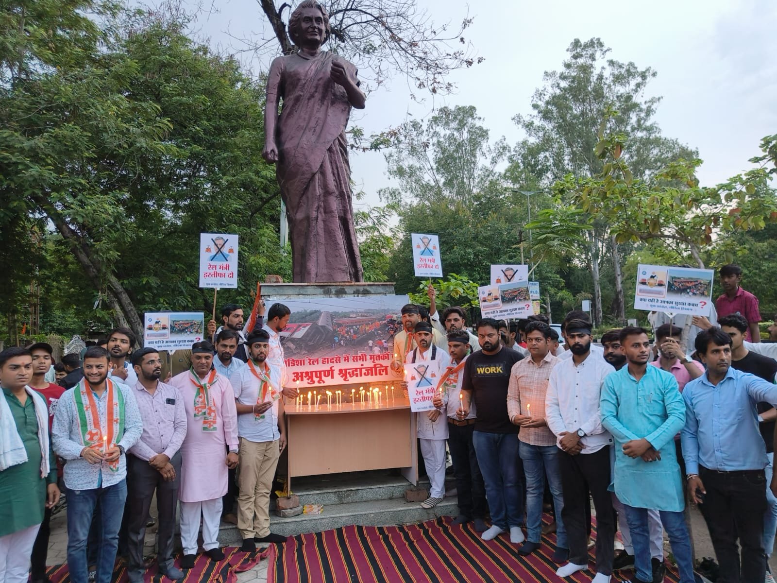राजधानी भोपाल में ओडिशा रेल हादसे में मृतकों को युवा कांग्रेस मीडिया विभाग ने श्रद्धांजलि अर्पित कर रेल मंत्री से की इस्तीफे की मांग | New India Times