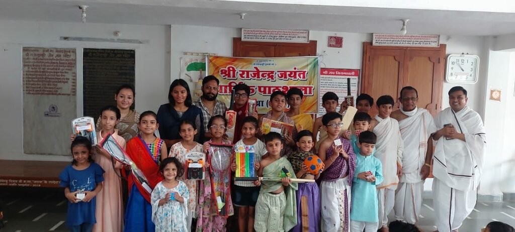 उत्कृष्ठ बच्चों को किया गया पुरस्कृत | New India Times