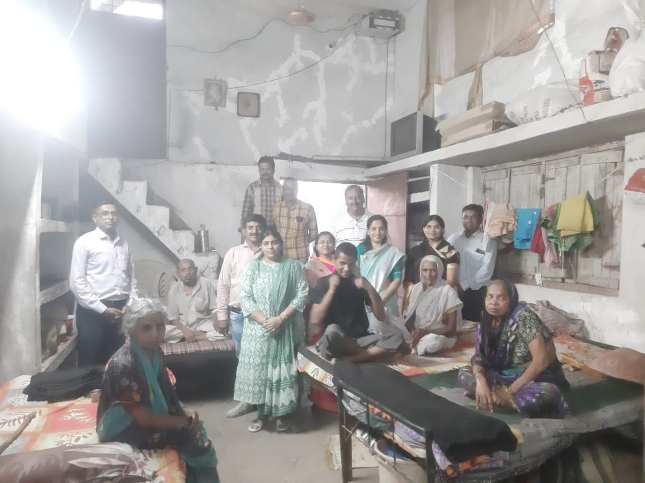 अखिल भारतीय जैन श्वेताम्बर ग्रुप फेडरेशन ने लालबाग के वृद्धाश्रम में बुजुर्गों को कराया भोजन | New India Times