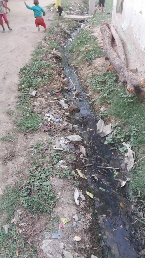 जिम्मेदार बगैर सहमति लिए ही निजी जमीन पर जबरन निकाल रहे हैं सरकारी नाला, नहीं सुनी जा रही है फ़रियाद | New India Times