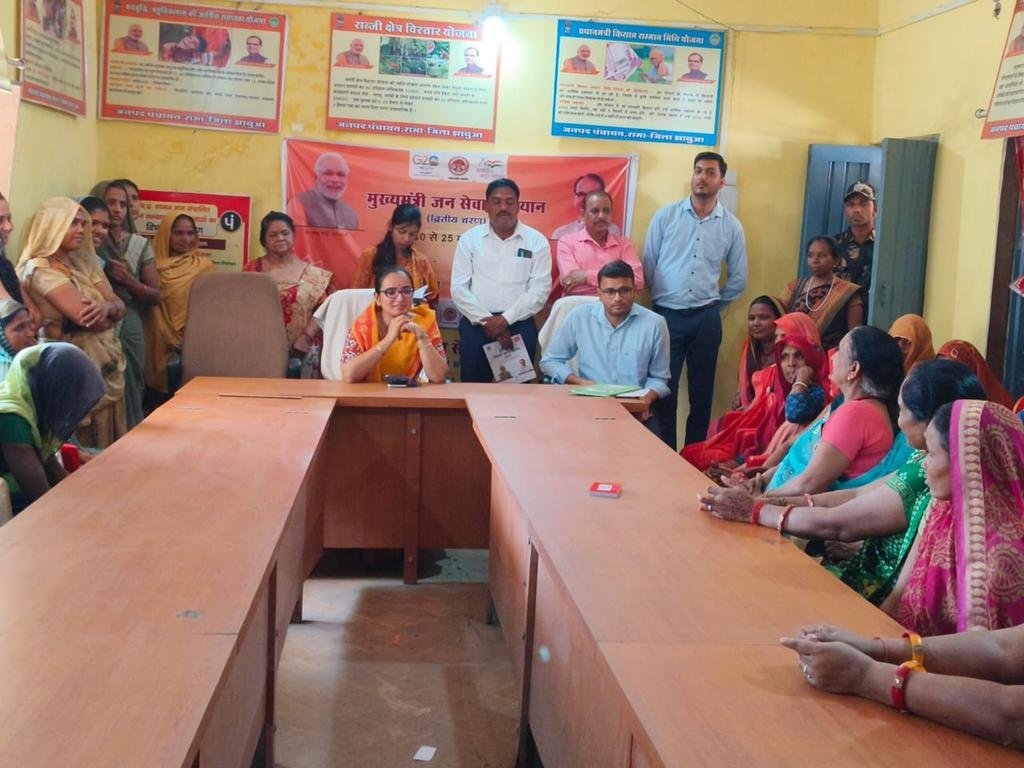 मुख्यमंत्री लाडली बहना योजना अन्तर्गत आयोजित की जा रही ग्राम सभाओं का कलेक्टर ने निरीक्षण कर महिलाओं से की चर्चा | New India Times