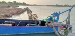 जिलाधिकारी के निर्देश पर अपर जिलाधिकारी ने अवैध खनन माफियाओं पर की छापामार कार्यवाही, लाखों रुपए का माल जब्त, माफियाओं में मचा हड़कंप 3 जिलाधिकारी के निर्देश पर अपर जिलाधिकारी ने अवैध खनन माफियाओं पर की छापामार कार्यवाही, लाखों रुपए का माल जब्त, माफियाओं में मचा हड़कंप | New India Times