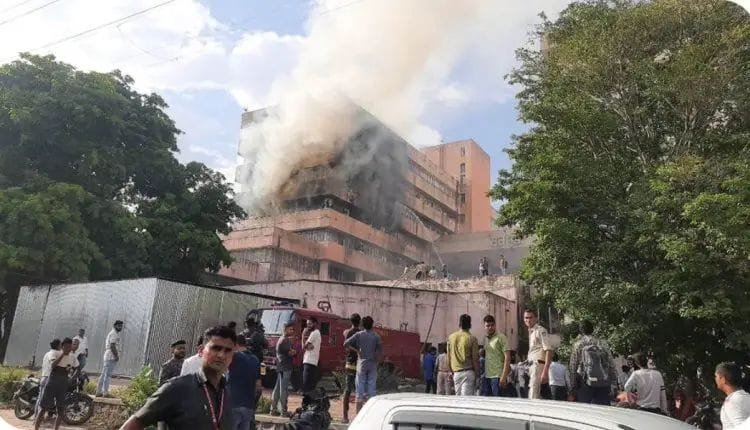 सतपुड़ा भवन में लगी भीषण आग पर कड़ी मशक्कत के बाद पाया गया काबू | New India Times