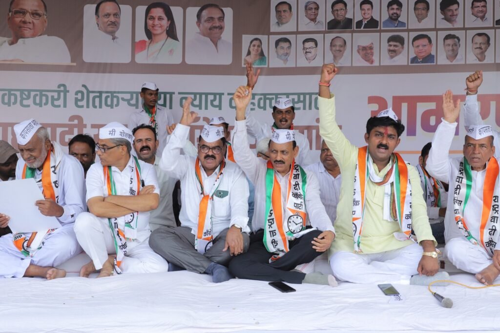 शरद पवार के दौरे के तीन दिन पहले किसानों की समस्याओं को लेकर एनसीपी ने शुरू किया आमरण अनशन | New India Times