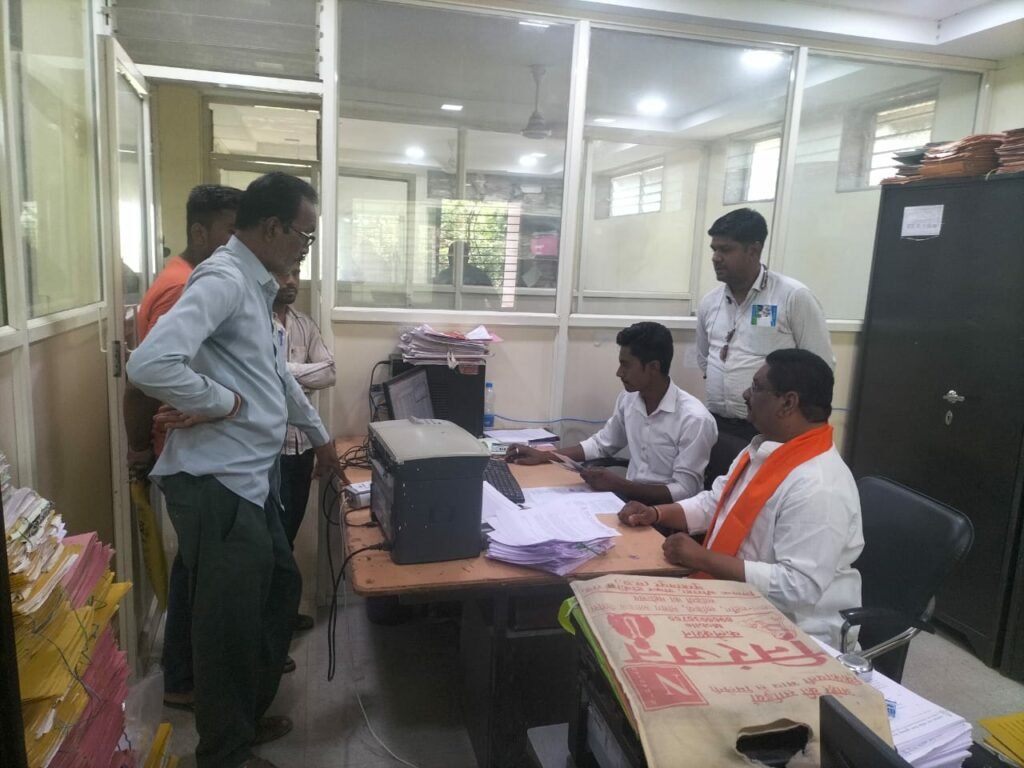 दीनदयाल अंत्योदय समिति अध्यक्ष एवं पूर्व महापौर अनिल भोसले ने किया नगर पालिक निगम बुरहानपुर में पीएम आवास योजना कार्यालय का किया औचक निरीक्षण | New India Times