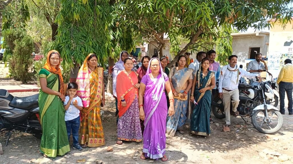सरपंच सचिव की चल रही मनमानी, कागजों में हुआ निर्माण कार्य, उप सरपंच और पंचों ने की शिकायत, जांच में हो सकता है भ्रष्टाचार उजागर | New India Times
