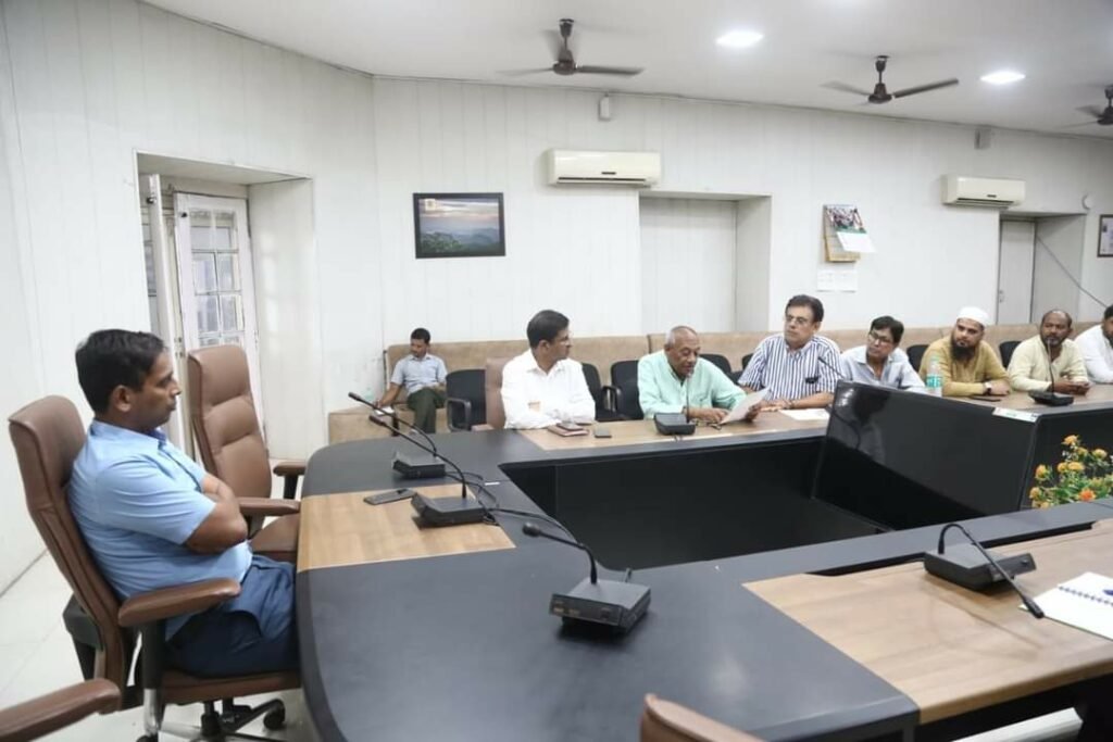 कलेक्टर श्री आशीष सिंह के साथ टिंबर मर्चेंट एसोसिएशन की बैठक में भोपाल की सभी आरा मशीन एवं टिंबर मर्चेंट परवलिया सड़क स्थित रातीबड़ में शिफ्टिंग के लिए बनी सहमति | New India Times