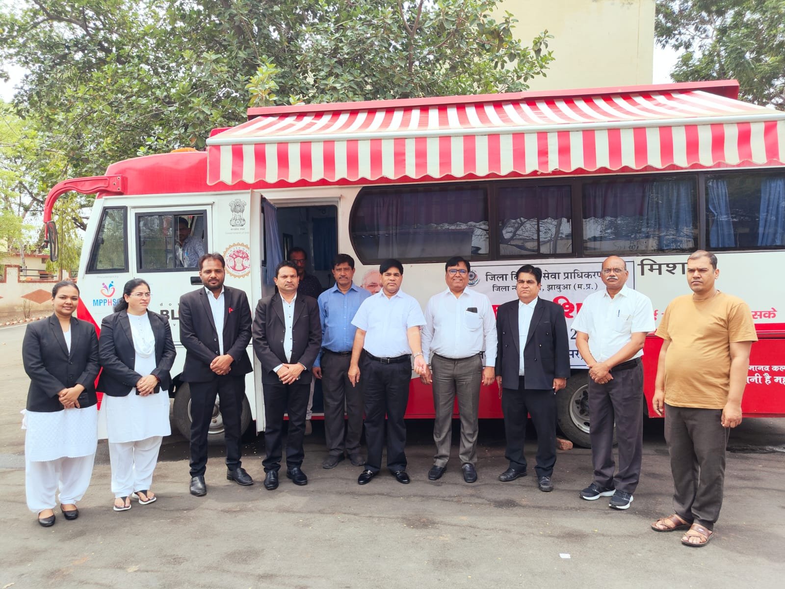 न्यायालय परिसर झाबुआ में स्वैच्छिक रक्तदान शिविर का हुआ आयोजन, प्रधान जिला न्यायधीश ने भी किया रक्तदान | New India Times