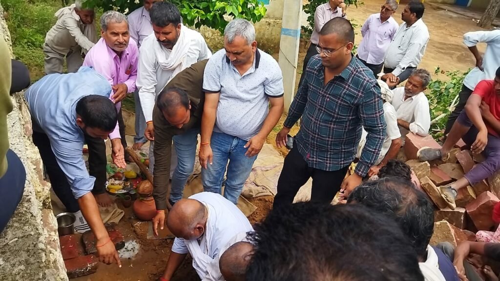 राजेन्द्र जैन ने पेश की मिसाल, जैन ने अपने पिताजी के मृत्युभोज की जगह स्कूल में कमरा और बाउंड्री वॉल बनवाने का लिया निर्णय | New India Times