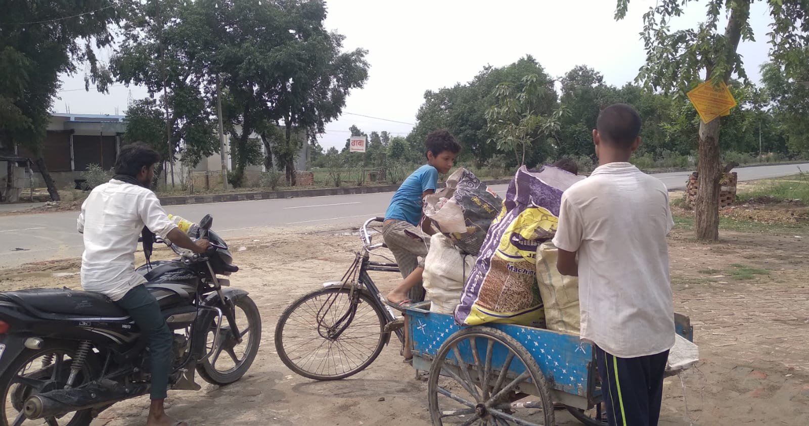 स्कूल जाने की उम्र में बच्चे बीन रहे हैं कचरा, शिक्षा से हो रहे हैं वंचित | New India Times