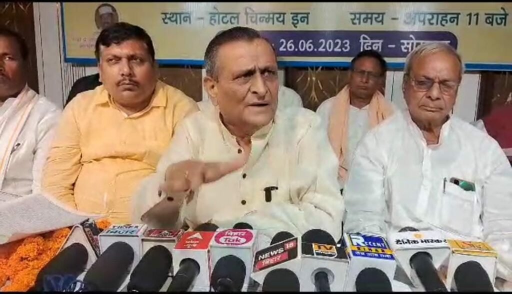 पुलिस की अवैध बसूली, अवैध खनन एवं ओवर लोडिंग के खिलाफ बिहार ट्रक ऑनर असोसिएशन ने खोला मोर्चा, कहा- जल्द होगा पूरे सूबे में चक्का जाम | New India Times