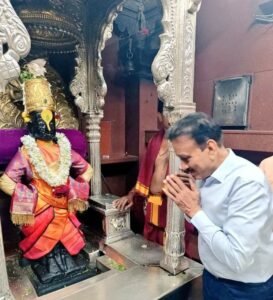 पंढरपुर में नेताओं का जमावड़ा, खड़से-महाजन ने किए श्री विठ्ठल भगवान के दर्शन, राज्य में चरमराई परिवहन व्यवस्था | New India Times