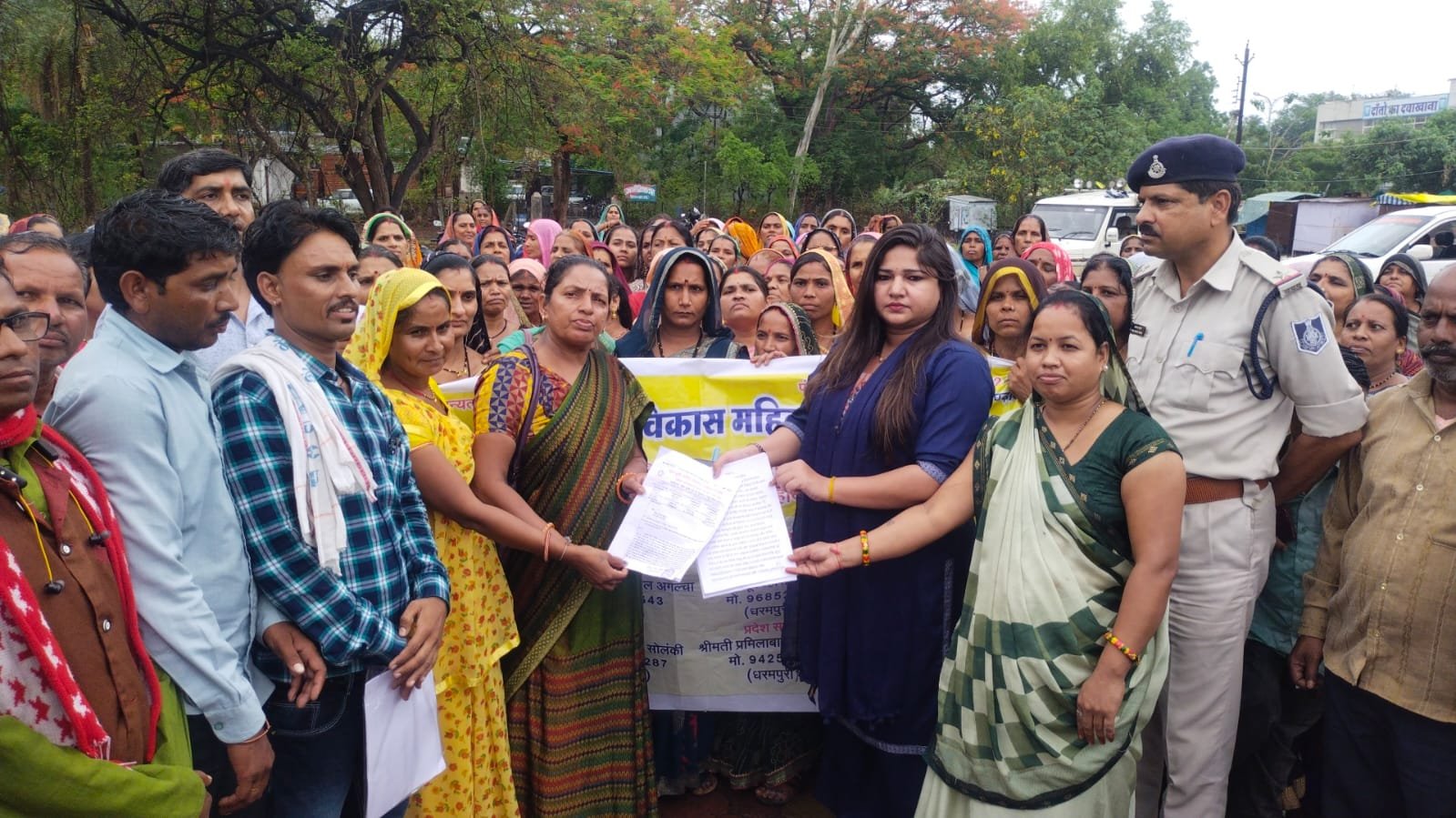 मध्यान भोजन, सांझा चूल्हा से संबंधित समस्याओं को लेकर सौंपा गया ज्ञापन | New India Times